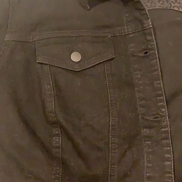 New w/o Tags Black Denim Jacket Rose Appliqué- 2X - Picture 10 of 10